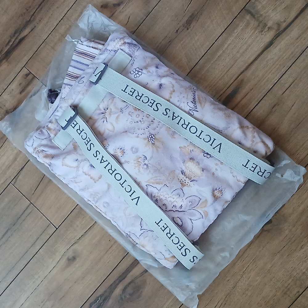 New Victoria's Secret Floral Lillac Summer Packable Beach Towel Backpack Bag - Picture 10 of 17